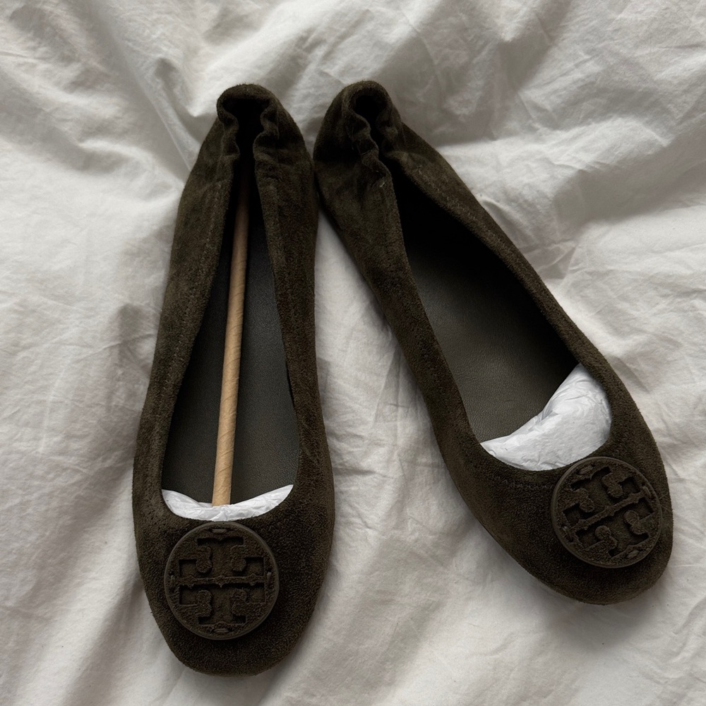 NEVER WORN Tory Burch Dark Olive Suede Round-Toe Ballet Flats